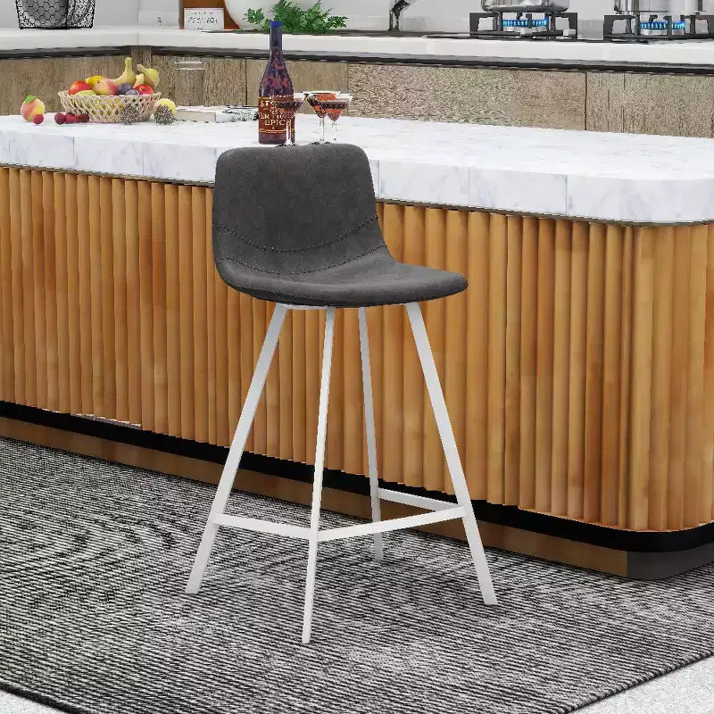 Sgabello da bar Elland in pelle - Sgabello moderno da bancone con gambe in acciaio inossidabile bianco per isola cucina o bar di casa, set da 2