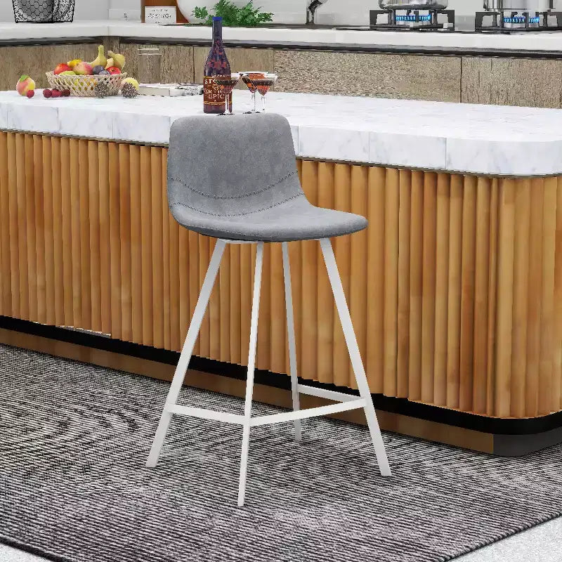 Sgabello da bar Elland in pelle - Sgabello moderno da bancone con gambe in acciaio inossidabile bianco per isola cucina o bar di casa, set da 2